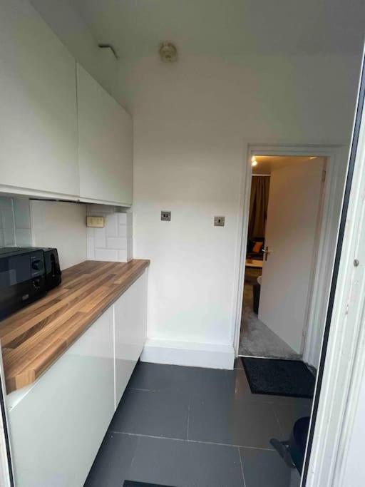 Tooting Lodge London - Cosy 2 Bedroom House With Garden, 5 Mins Walk To Tube Station Exterior photo